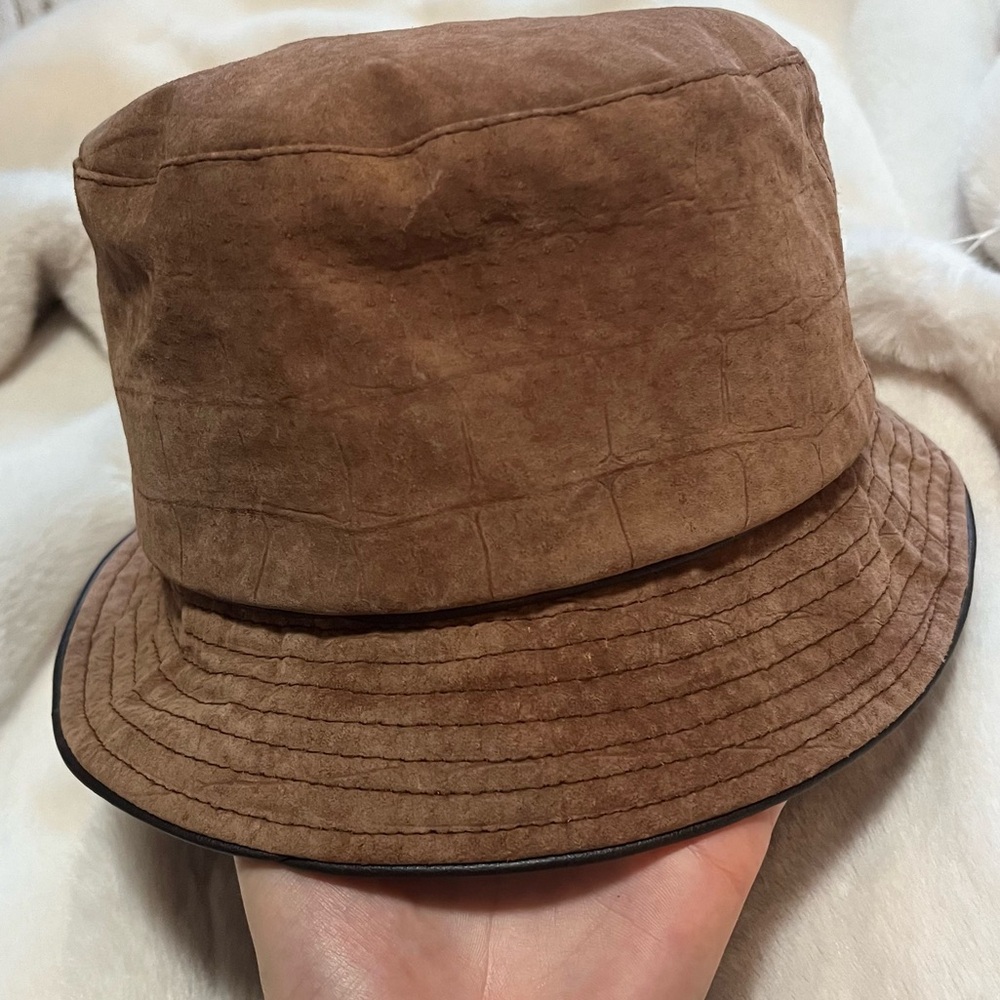 Genuine leather brown bucket hat by Liz Clairbone vintage in perfect condition - Picture 2 of 5